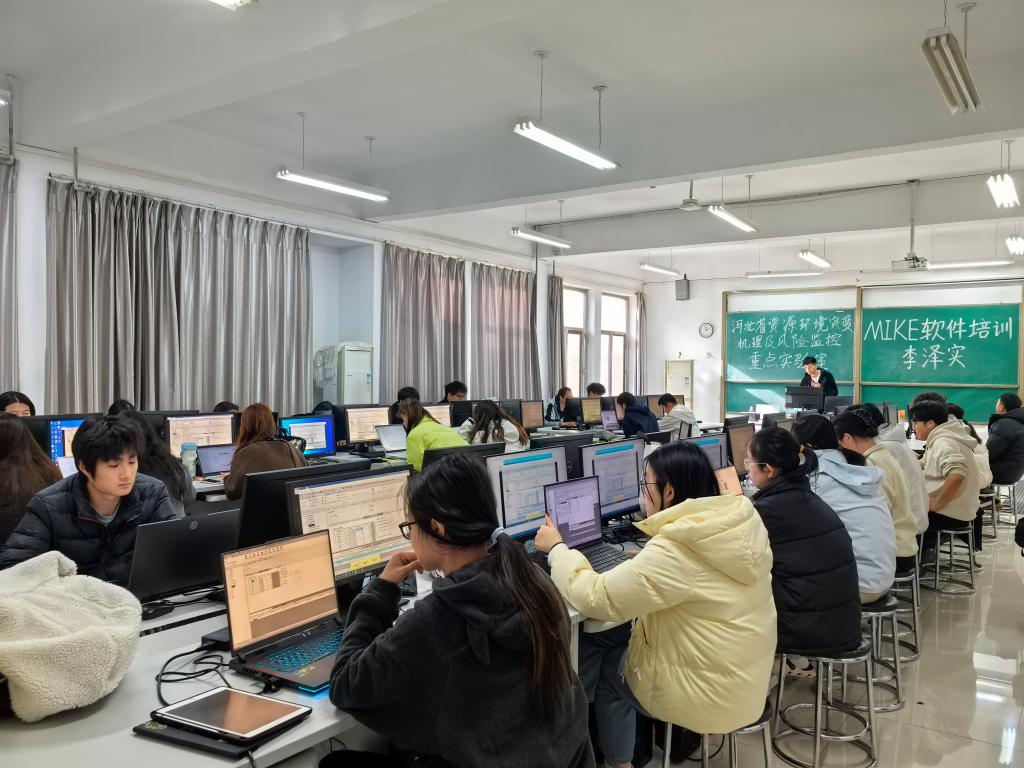 丹華水利專家李澤實來校授課，MIKE軟件培訓助力水利環境技術創新